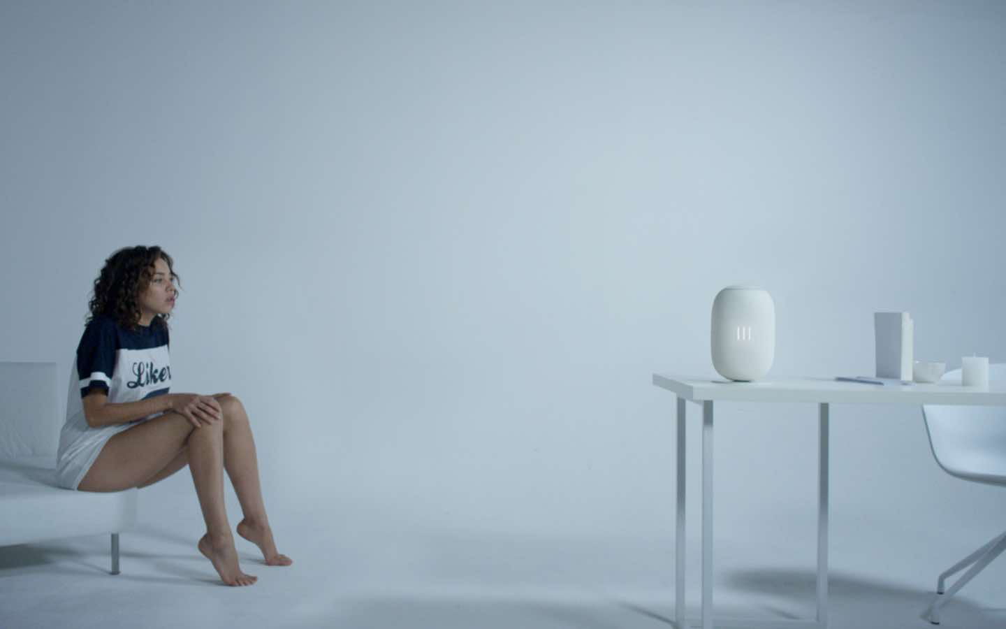 Room mit Frau und Box